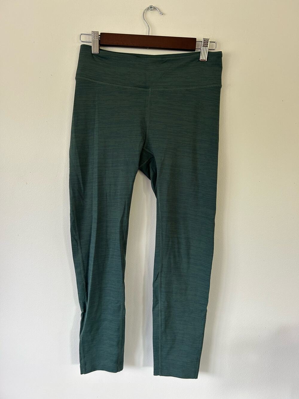 Outdoor Voices womens leggings size M heathered green cropped
